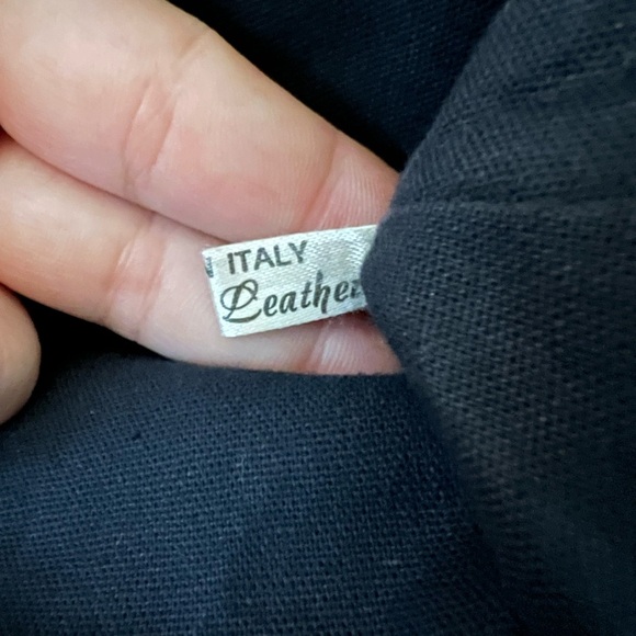 Elegant Black and Blue Shoulder Bag with Victorian Motifs - Picture 9 of 9